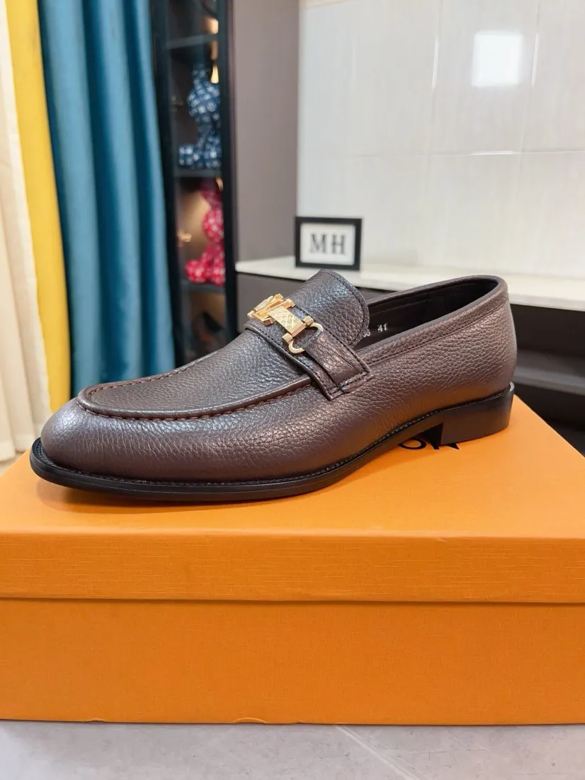 Men's Men's Shoes 💰480🌹🌹Niuli [LV] Louis Vuitton's new open-edge pigskin shoes are the most popular classic. Synchronized with the official website, the upper adopts Italian imported upper embossing➕comfortable cowhide lining, fashionable atmosphere, unique brand and unique craftsmanship. Highlighting the hot style of the new year. Stop hesitating, stop wandering, get it now. Code number: 38--44